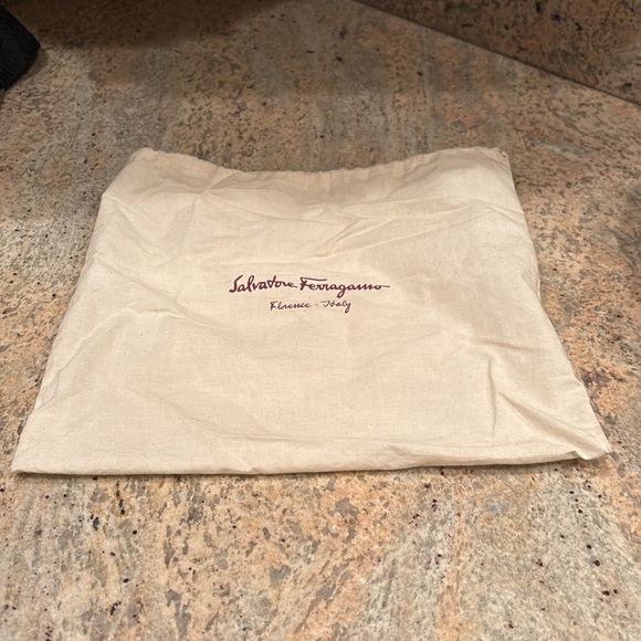 Salvatore Ferragamo cream dust bag - Picture 2 of 6